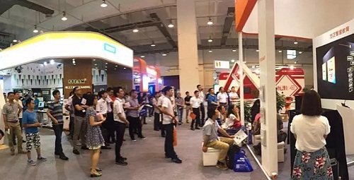 新品發(fā)布現(xiàn)場.jpg 新品發(fā)布現(xiàn)場.jpg